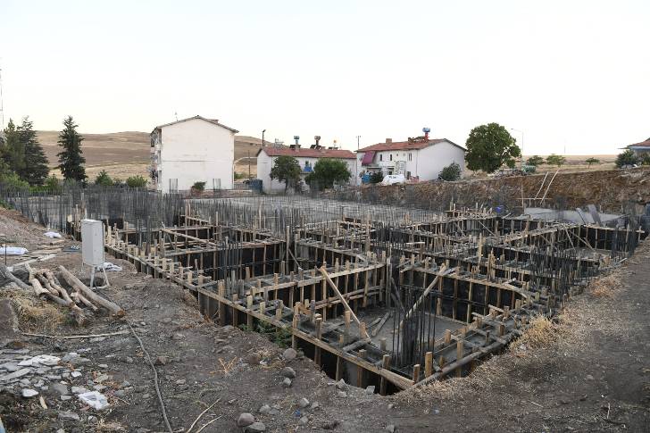 Büyükşehir tarafından yaptırılan Arguvan Spor Kompleksi inşaatı devam ediyor