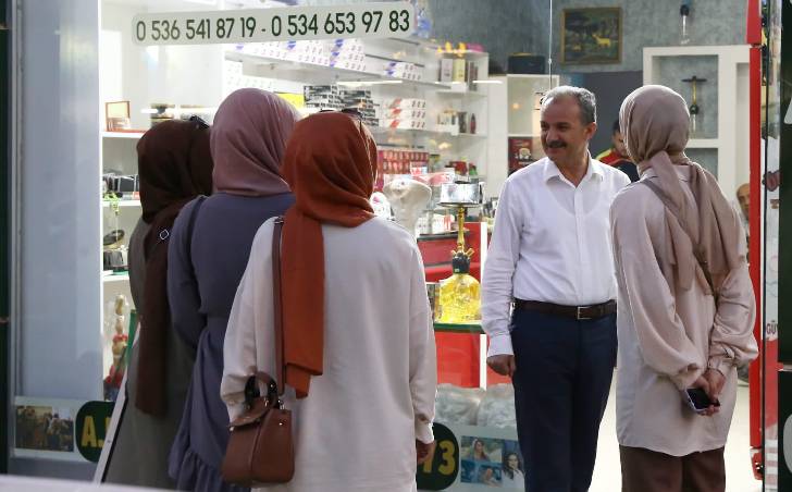 Başkan Kılınç, Gölbaşı Caddesi Esnafını Ziyaret Etti