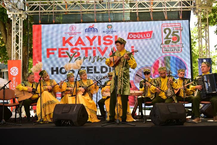 25. Kayısı Festivali Kapsamında TÜRKSOY Gösterisi Düzenlendi