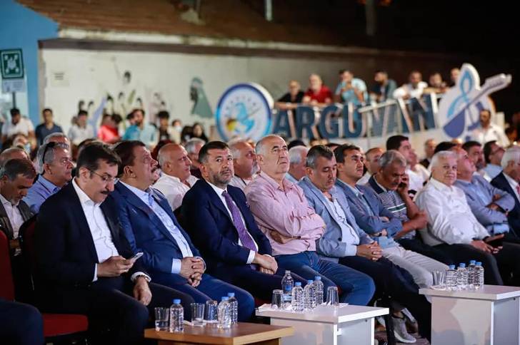 CHP Genel Başkan Yardımcısı ve Malatya Milletvekili Veli Ağbaba, 15. Uluslararası Arguvan Türkü Festivali’nde konuştu.