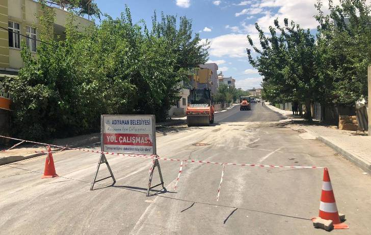 Adıyaman Belediyesi ekipleri tarafından Kemalpaşa Caddesinde asfaltlama çalışması yapıldı.