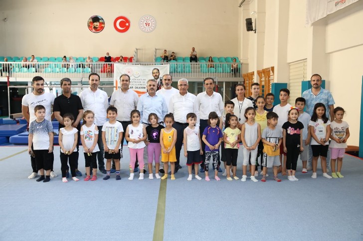 Başkan Güder, gençleri ziyaret ederek, keyifli bir sohbet gerçekleştirdi.