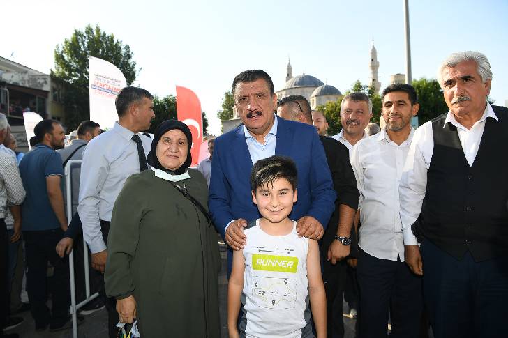 Malatya Büyükşehir Belediyesi, Muharrem Ayı dolayısıyla Soykan Parkı’nda vatandaşlara aşure programı düzenledi.