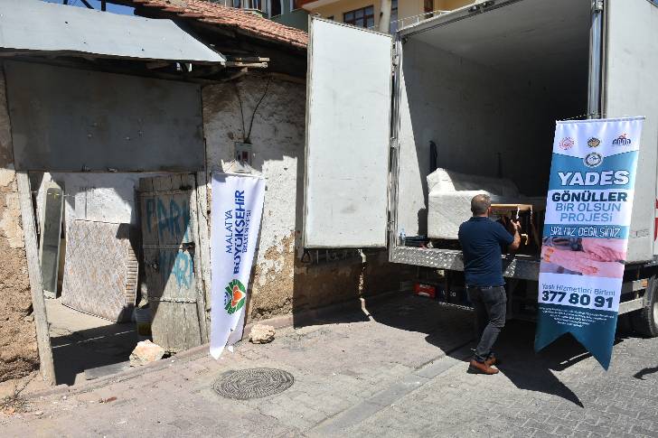 Malatya Büyükşehir Belediyesi İhtiyaç Sahibi Yaşlılara Hizmet Vermeye Devam Ediyor