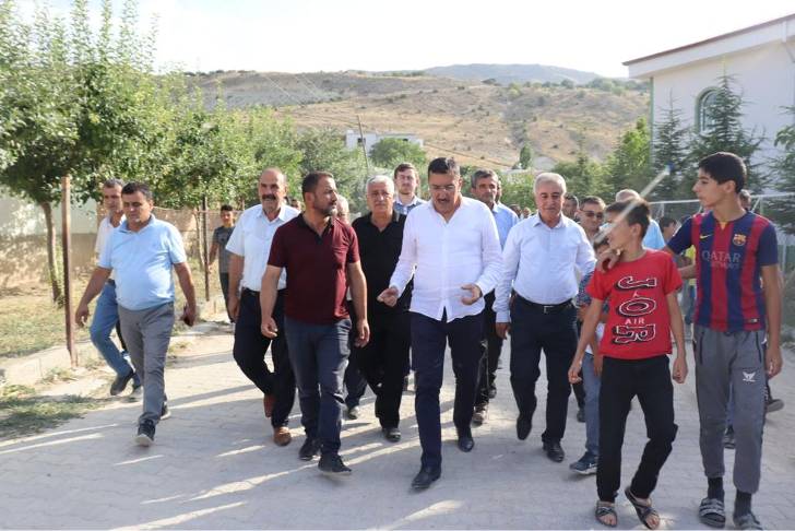 AK Parti Malatya Milletvekili ve MKYK Üyesi Bülent Tüfenkci Darende’nin Karabayır Mahallesi’ni ziyaret etti.