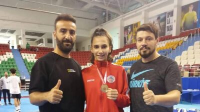 Malatya Büyükşehir Belediye Spor Kulübünün sporcularından Zeynep Nil Menekşe, Anadolu Yıldılar Ligi Finalinde (ANALİG) Taekwondo’da Türkiye 1’incisi oldu.