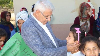 Battalgazi Belediye Başkanı Osman Güder de öğrencilerin ilk ders heyecanına ortak oldu