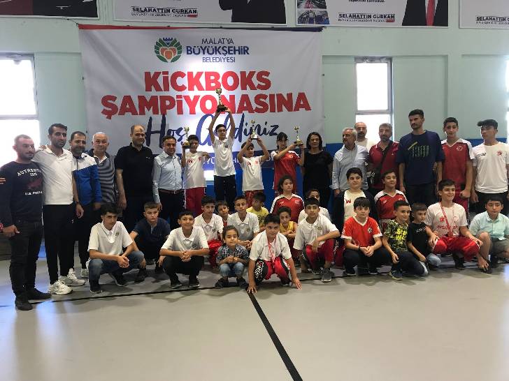 Büyükşehir Belediye Başkanlığı Kick Boks şampiyonası müsabakalar tamamlandı