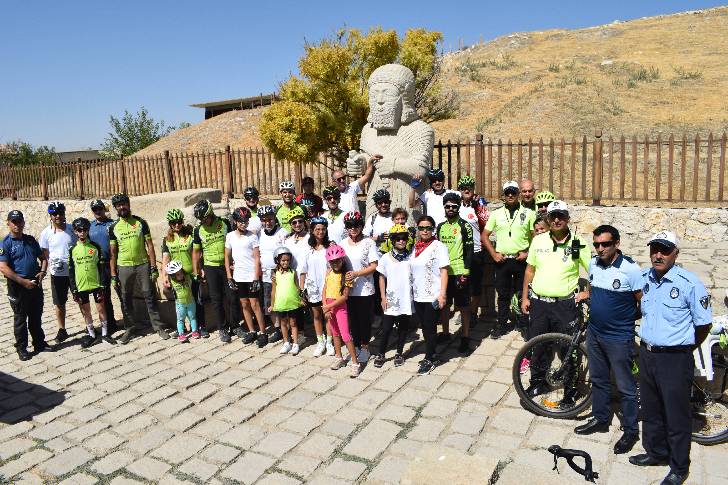 Malatya Kent Konseyi Bisiklet Çalışma Grubu gönüllü üyeleri Arslantepe’ye bisiklet turu düzenlediler.