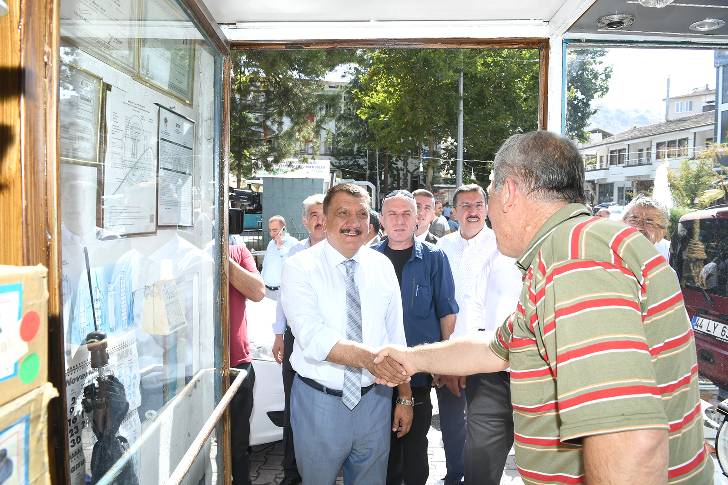 Başkan Gürkan, Gündüzbey Mahallesini ziyaret ederek, muhtarlar ve mahalle sakinleriyle bir araya geldi.