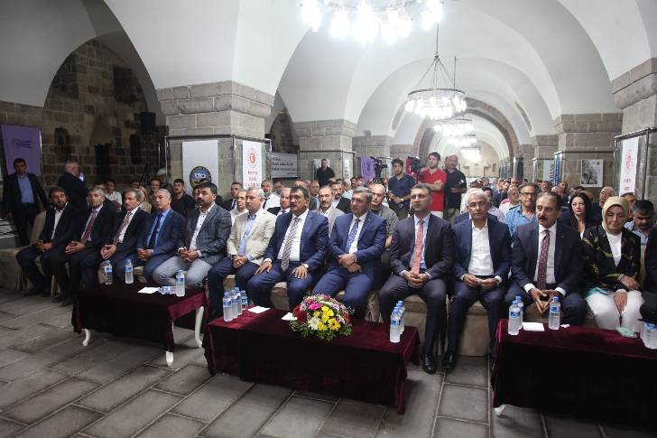 Malatya’da 2022 yılı Ahilik Haftası kutlama töreni Esikmalatya’da tarihi Silahtar Mustafa Paşa Kervansarayı’nda gerçekleştirildi.