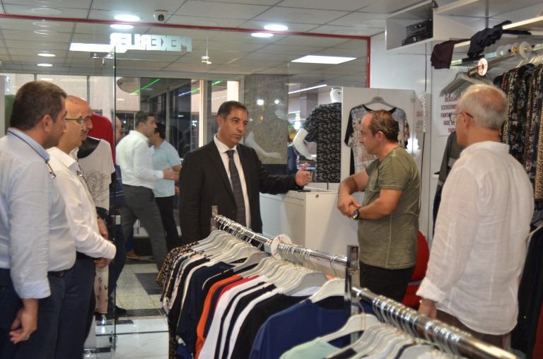 MTSO seçimlerinde Başkan Adayı olan Akif Baştürk, seçim çalışmaları kapsamında İnönü Kapalı Çarşısı esnafını ziyaret etti