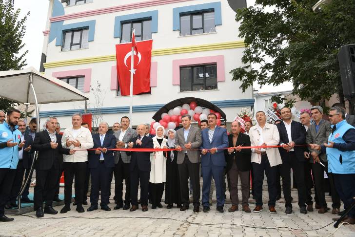 Malatya Büyükşehir Belediye Başkanı Selahattin Gürkan, Yeşilyurt İlçesi İlyas Mahallesinde yapılan Kur’an Kursunun açılış törenine katıldı.