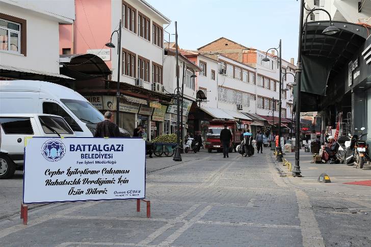 Battalgazi Belediyesi tarafından startı verilen 6 sokakta sağlıklaştırma çalışmaları aralıksız devam ediyor.