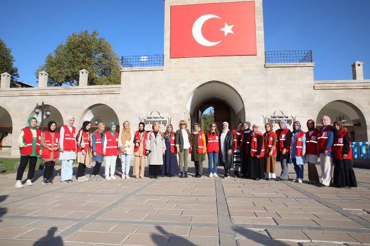 Türk Kızılay’ının gönüllü kadın üyeleri, Medeniyetin Kalbi Battalgazi’deki tarihi mekanları gezdi