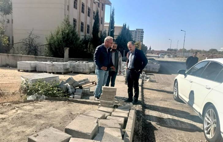 Adıyaman Belediyesi Fen İşleri Müdürlüğü ekipleri tarafından Fatih Mahallesi’nde asfalt serim çalışması yapıldı.