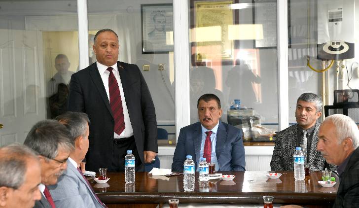 Başkan Gürkan Yeşilyurt Şoförler ve Otomobilciler Esnaf Odası Başkan ve Üyelerini ziyaret ederek bir süre görüştü.