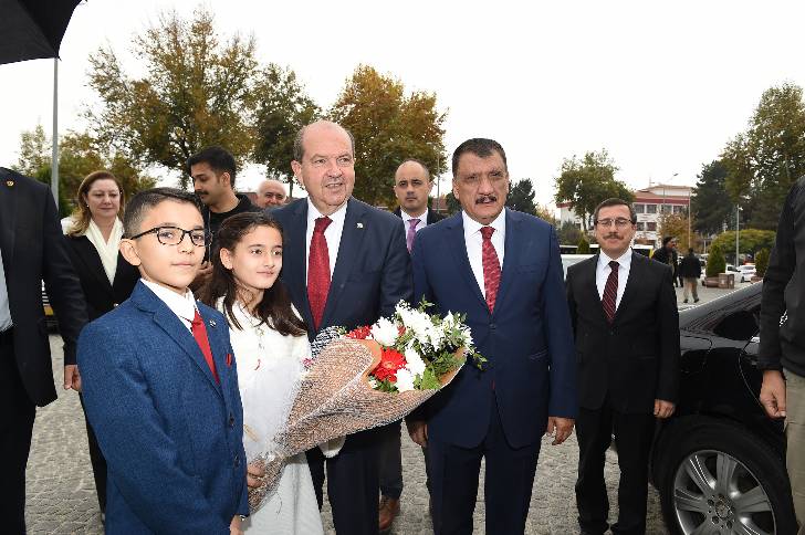KKTC Cumhurbaşkanı Ersin Tatar, Gürkan’ı makamında ziyaret ederek, bir süre görüştü.