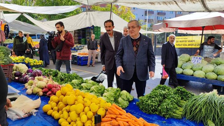 Reşat Erdoğan’ın Pazar Esnafı Gezileri Sürüyor  ” Semt pazarları piyasayı dengeliyor “
