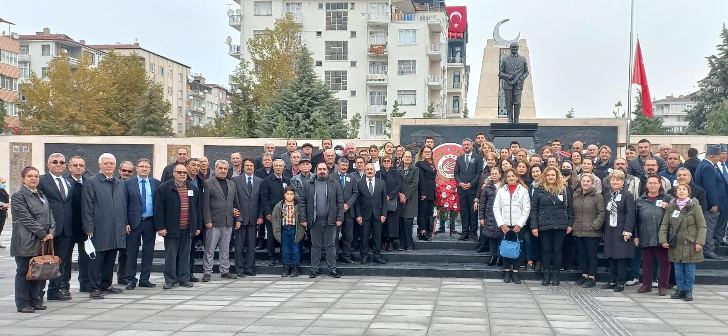 CHP İl Başkanı Enver Kiraz; “Cumhuriyet Meydanı’na yakışmayan Atatürk Anıtı’nı değiştirin.