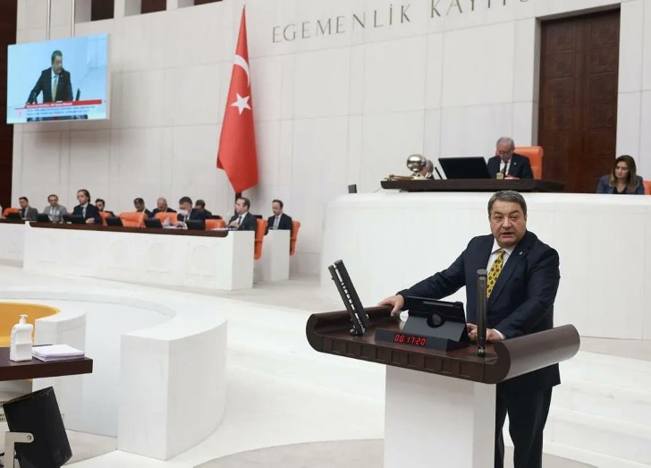 Fendoğlu, Malatya’nın tarihi, turistik ve kültürel zenginlikleri ile ilgili bilgileri milletvekilleri ile paylaştı.