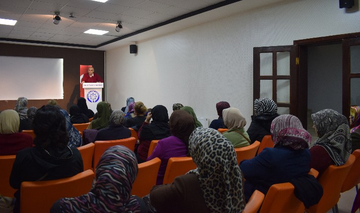 Malatya Kent Konseyi Kadın Meclisi organizasyonunda “Engelsiz Hayatlar İçin Ailenin Önemi” konulu bir konferans düzenledi.