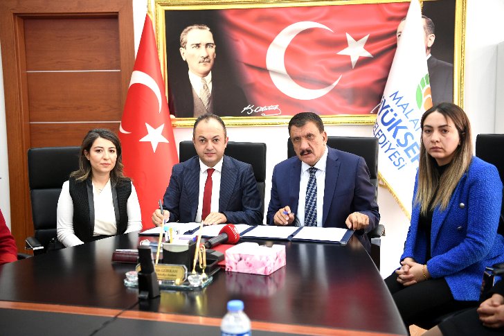 Büyükşehir Belediyesi ile Malatya Barosu arasında kadın haklarının iyileştirilmesi ve geliştirilmesine dair işbirliği protokolü imzalandı.