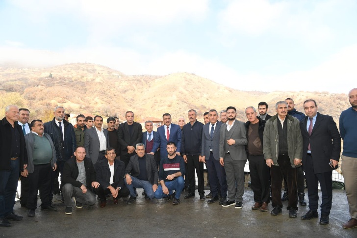 Malatya Büyükşehir Belediye Başkanı Selahattin Gürkan, Akçadağ ilçesini ziyaretinde mahalle muhtarlarıyla bir araya geldi.