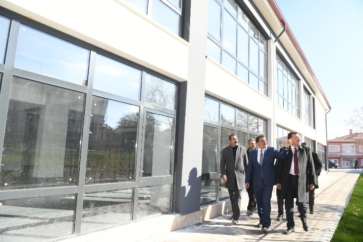 Başkan Gürkan, Akçadağ  Gençlik Merkezinin konsept ve lokasyon olarak çok yönlü olduğunu belirtti