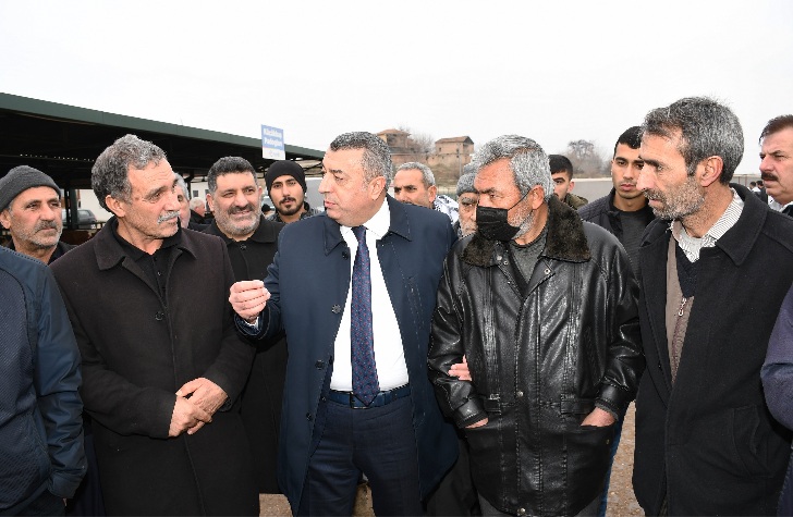 Malatya Ticaret Borsası Başkanı Ramazan Özcan, Canlı Hayvan Pazarını ziyaret ederek yetiştiricilerle bir araya geldi.