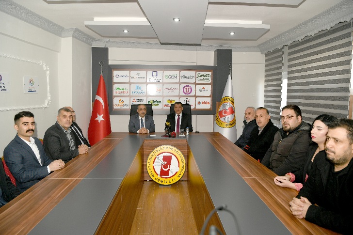 Başkan Gürkan, Cemiyet Başkanı Mehmet Aydın, yönetim kurulu ve gazetecilerin günlerini kutladı.