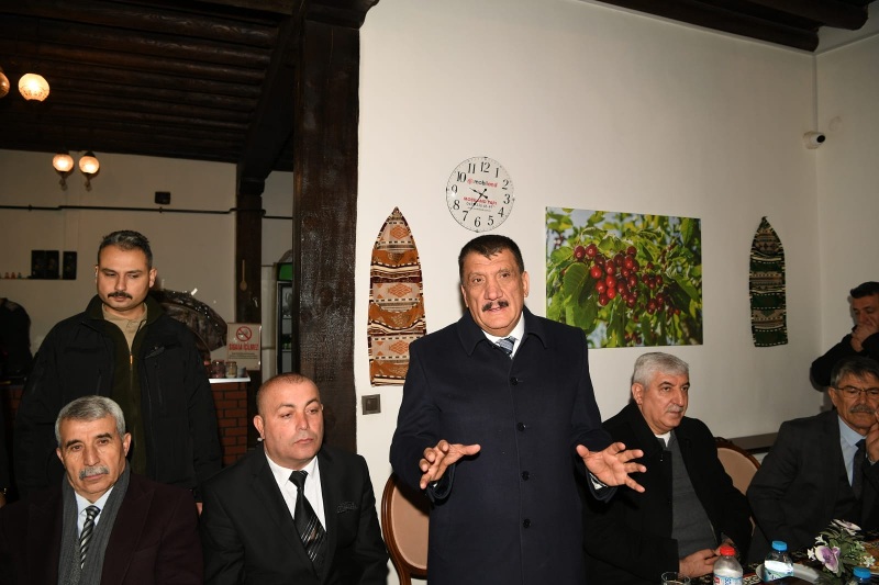 Başkan Gürkan, Yeşilyurt İlçesi Hıroğlu mahallesini ziyaret ederek mahalle sakinleriyle bir araya geldi.