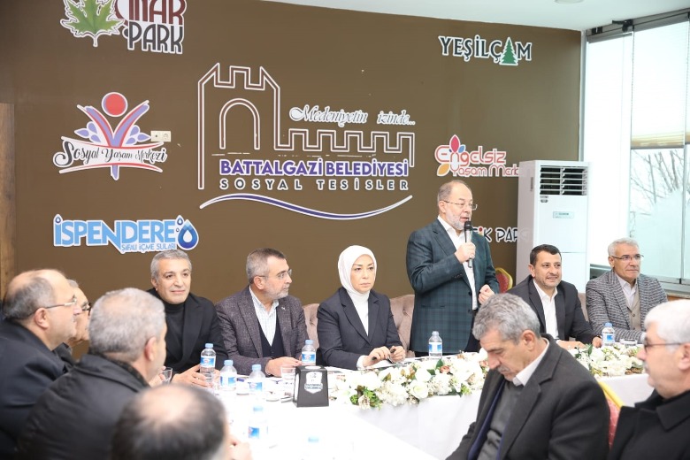 Battalgazi Belediye Başkanı Osman Güder, Eski Bakan Akdağ ve beraberindeki heyeti istişare toplantısında ağırladı