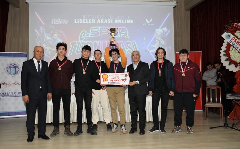 Battalgazi Belediyesi tarafından, “Liseler Arası Online E-spor Turnuvası”nın ödül töreni düzenlendi.