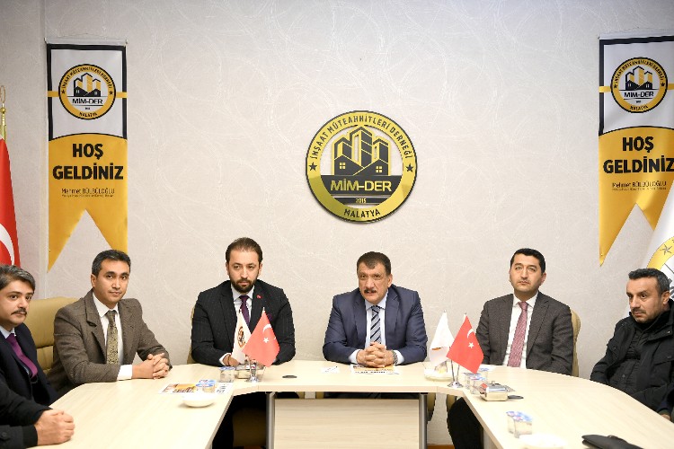 Malatya Büyükşehir Belediye Başkanı Selahattin Gürkan, Malatya İnşaat Müteahhitleri Derneği’ni (MİMDER) ziyaret etti.