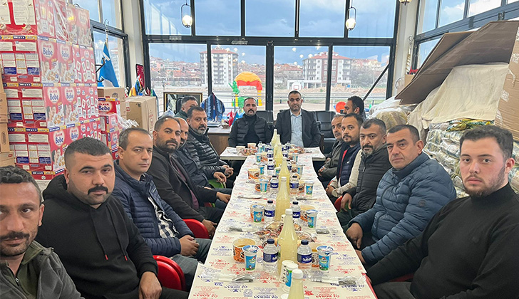 MHP Milletvekili Aday Adayı Uğur Sevim Ülkü Ocaklarının Helal Sofrasında Teşkilatı ile Buluştu