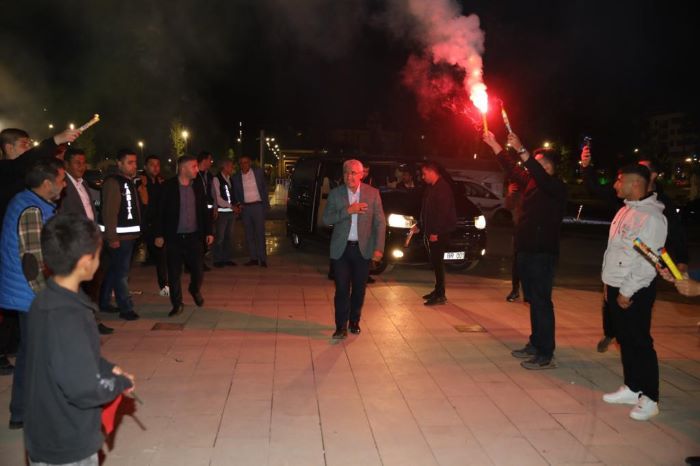 Battalgazililer Cumhurbaşkanı Erdoğanın Zaferini Kutladı