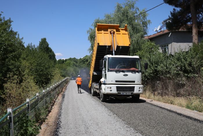 Battalgazi Belediyesi Hasırcılar Mahallesinde 10 km’lik Asfalt Serimi Gerçekleştiriyor