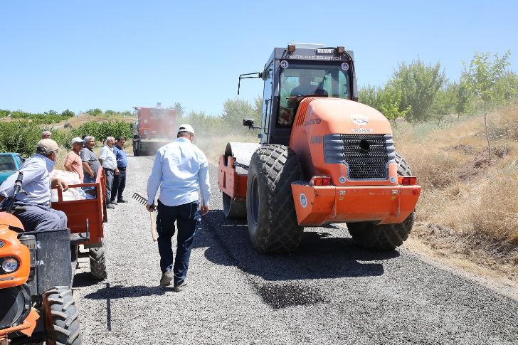 Battalgazi Belediyesi, Çolakoğlu Mahallesi’nde 15 kilometrelik 2.kat sathi asfalt kaplama çalışması gerçekleştirdi.