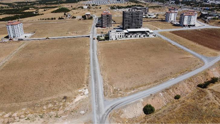 Battalgazi Belediyesi, Bulgurlu Mahallesinde 5 kilometrelik 1.kat sathi kaplama asfalt çalışması gerçekleştirdi.