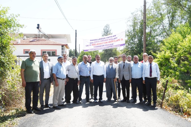 Malatya Büyükşehir Belediye Başkanı Selahattin Gürkan, Yeşilyurt İlçesine bağlı Duranlar ve Göktarla Mahallelerini ziyaret etti.