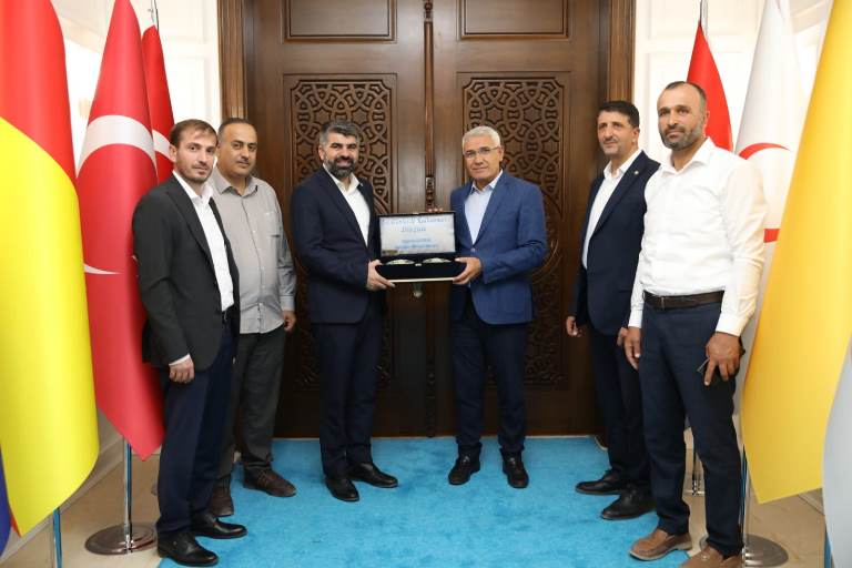 HÜDA-PAR Mersin Milletvekilimiz Faruk Dinç deprem bölgeleri ziyaretleri kapsamında geldiği Malatya’da Battalgazi Belediye Başkanı Osman Güder’i ziyaret etti.