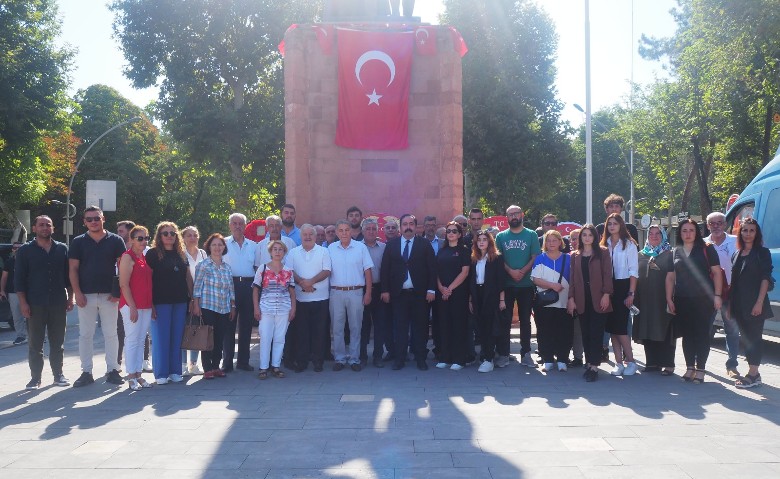 CHP Malatya İl Başkanı Barış Yıldız’ın 30 Ağustos Zafer Bayramı dolayısıyla gerçekleştirdiği basın açıklaması