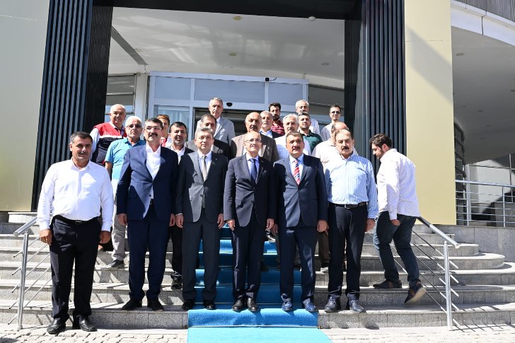 Malatya’ya bir dizi temas ve ziyaretlerde bulunan Hazine ve Maliye Bakanı Mehmet Şimşek, Malatya Büyükşehir Belediyesini ziyaret etti.