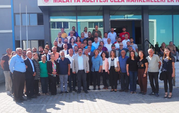 Cumhuriyet Halk Partisi (CHP) Malatya İl Başkanı Barış Yıldız avukatların 6 farklı adliyede görev yapıyor olmalarını eleştirdi