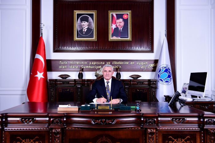 Battalgazi Belediye Başkanı Osman Güder, Cumhuriyetimizin 100. yılını yayımladığı mesajla kutladı.