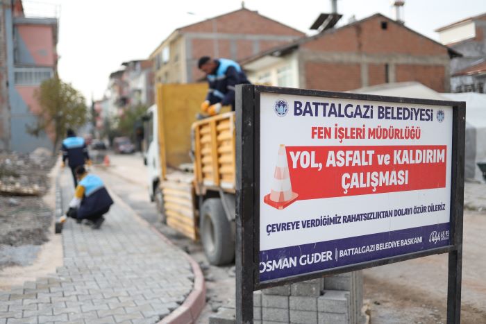 Battalgazi Belediyesi Mahallelerde Yıkım Sonrası Çalışmalarına Devam Ediyor