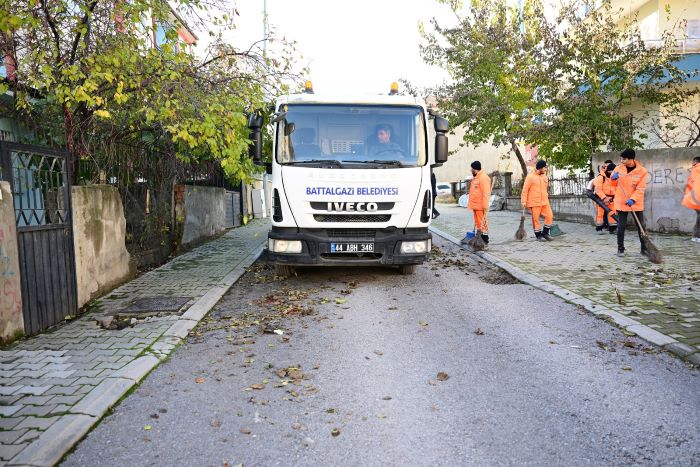 Battalgazi Belediyesi Enkaz Sonrası Temizlik Çalışmalarını Aralıksız Sürdürüyor