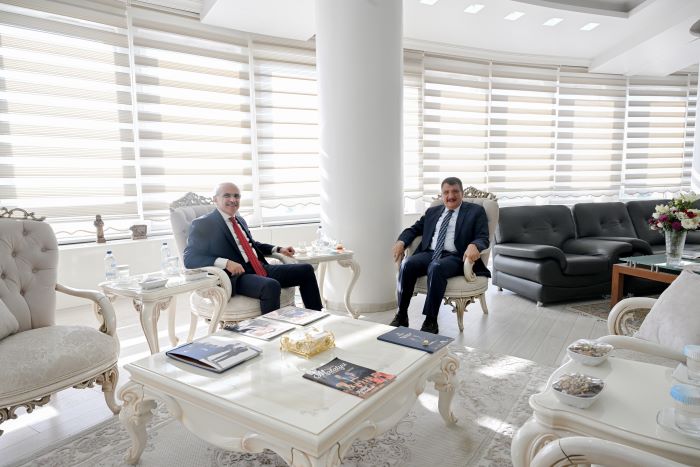 Sami ER, Büyükşehir Belediye Başkanı Gürkan ile bir araya geldi.
