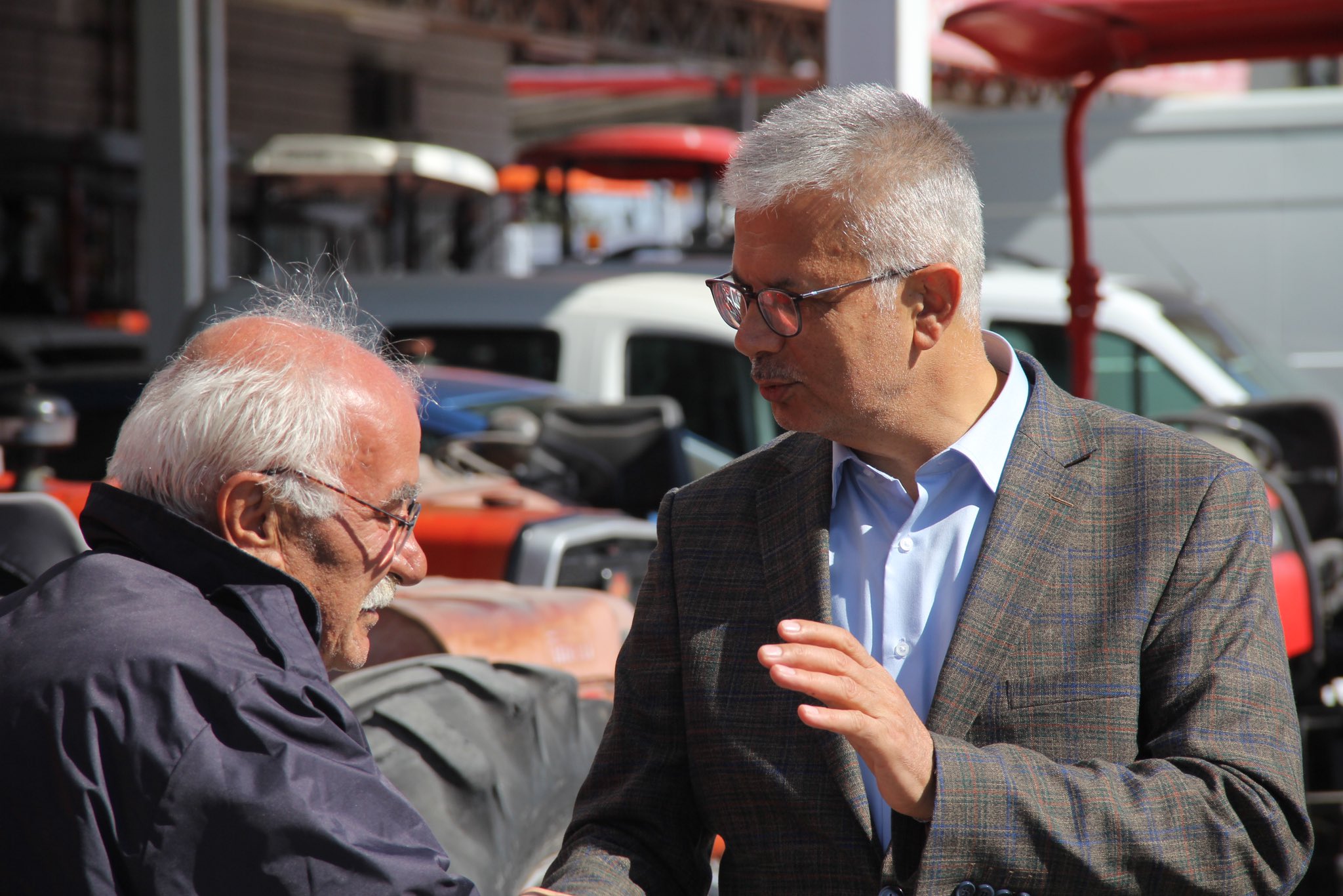 Malatya Büyükşehir Belediyesi Bağımsız Belediye Başkan Adayı Profesör Doktor Gezer Hal Esnafı ve Galericiler Sitesini Ziyaret Etti 